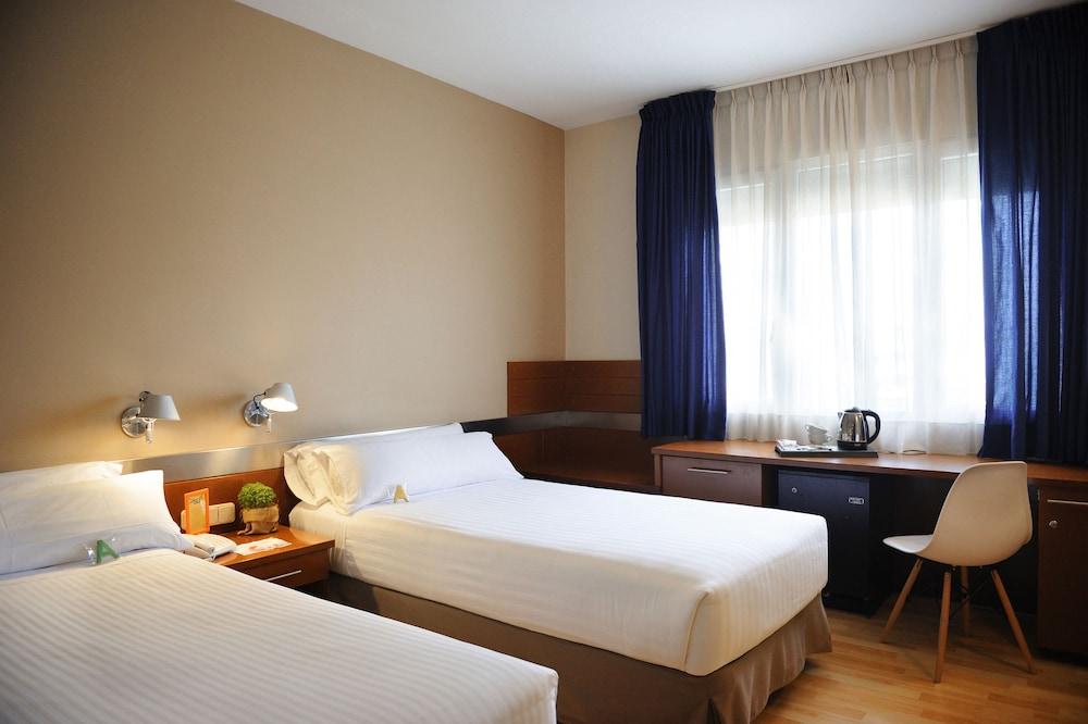 Tres Torres Atiram Hotel Barcelona Exterior foto
