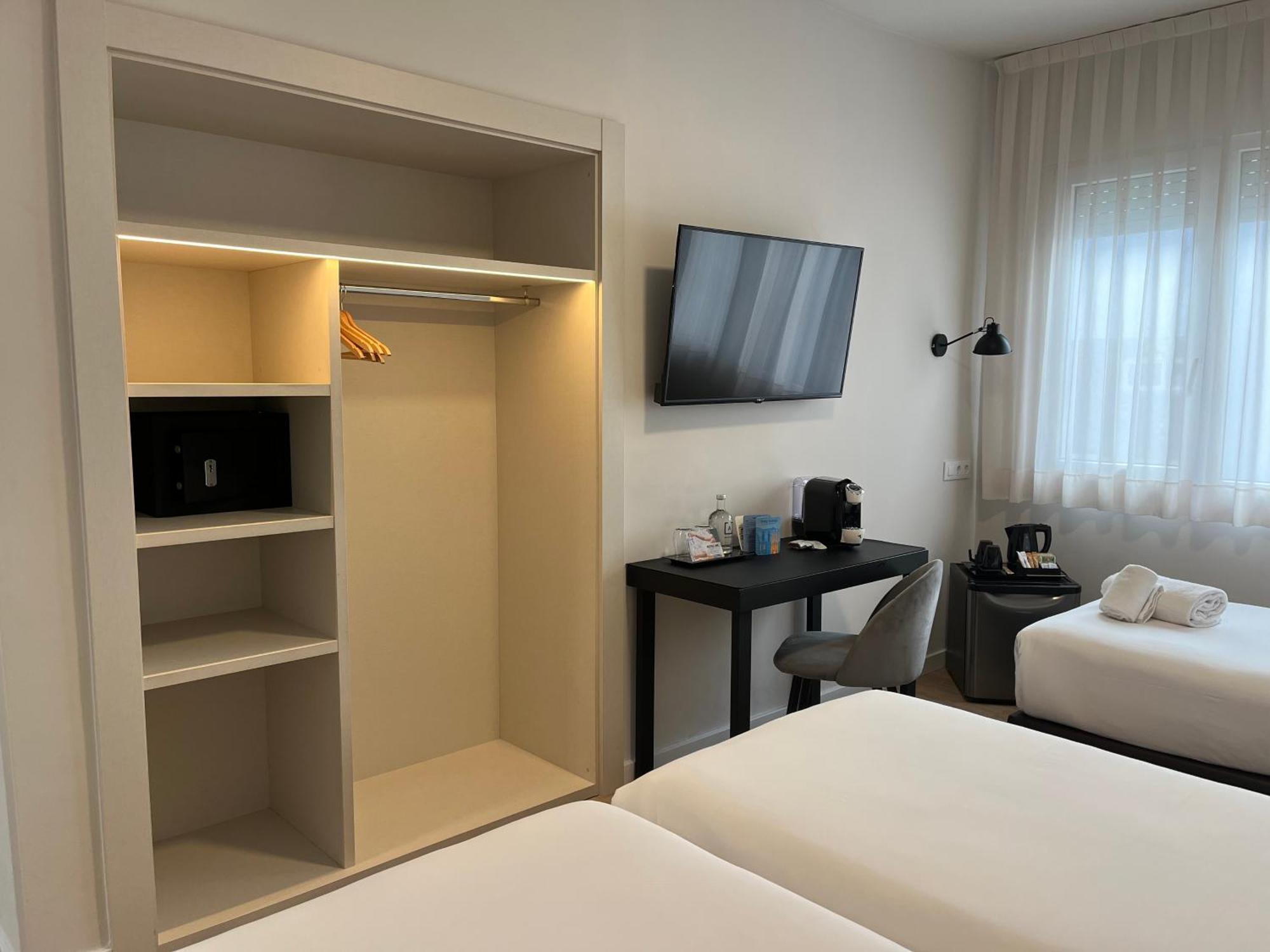 Tres Torres Atiram Hotel Barcelona Exterior foto